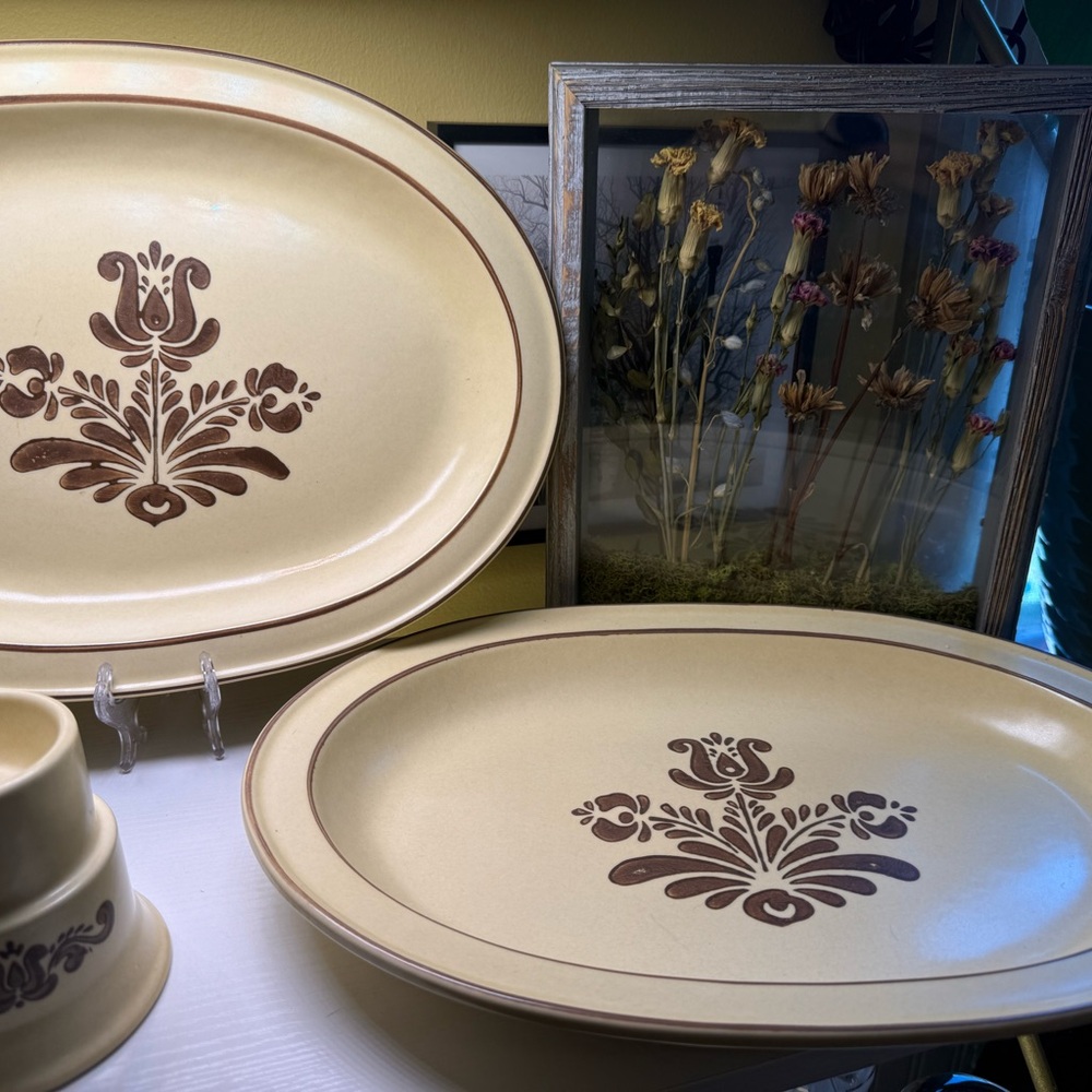 Vintage Pfaltzgraff Village Pattern.